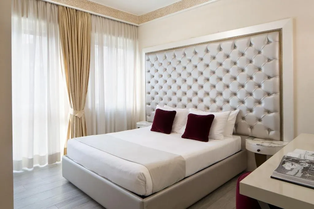 Room, Luxury Suite Milano Duomo, Milan