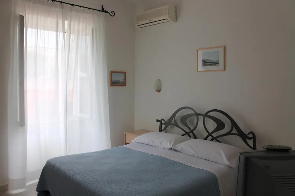 Room, Eden Park, Naples