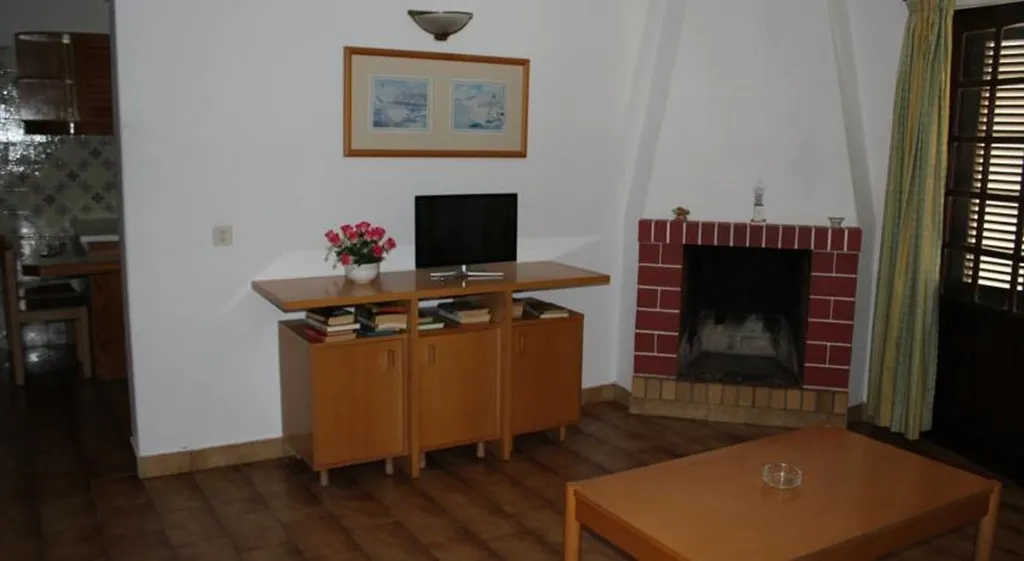 APARTMENT TWO BEDROOMS Room, Cheerfulway Oura Village, Algarve
