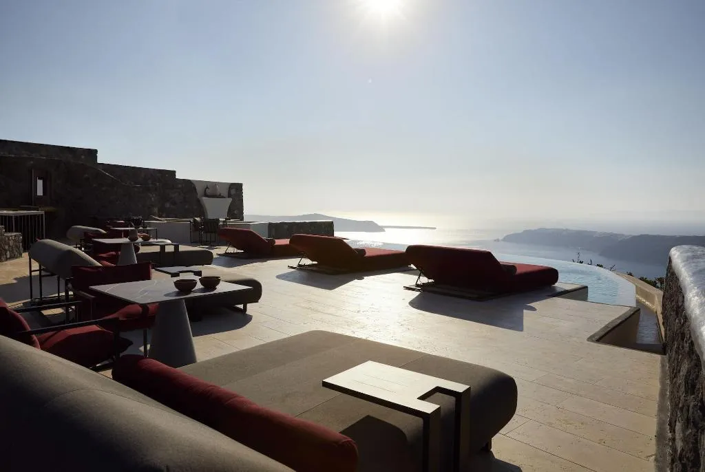 Sports and Entertainment, White Pearl Cavalieri, Santorini