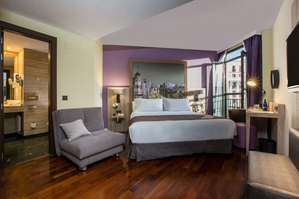 DOUBLE SUPERIOR Room, Leonardo Hotel Madrid City Center, Madrid