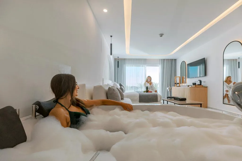 DOUBLE DELUXE WITH JACUZZI Room, White Hills Resort, Red Sea Riviera