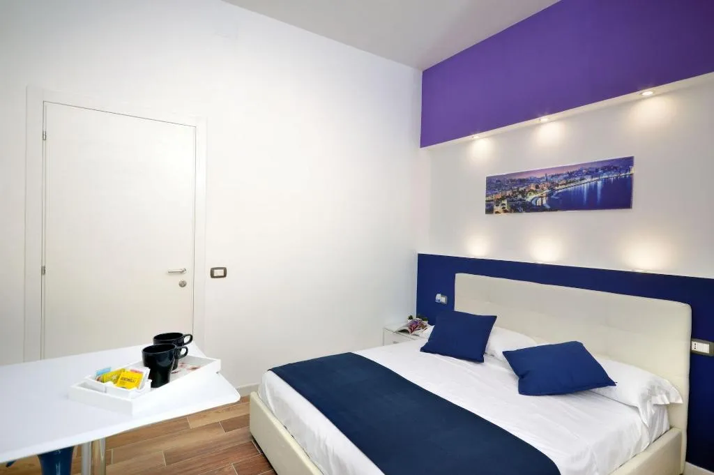 Room, B&B Central Station Napoli, Naples