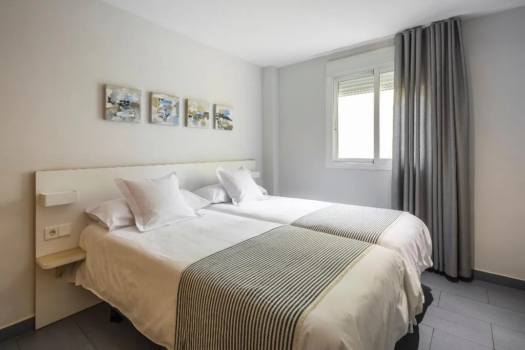 APARTMENT CAPACITY 4 TWO BEDROOMS Room, Mon Suites Carmen, Valencia