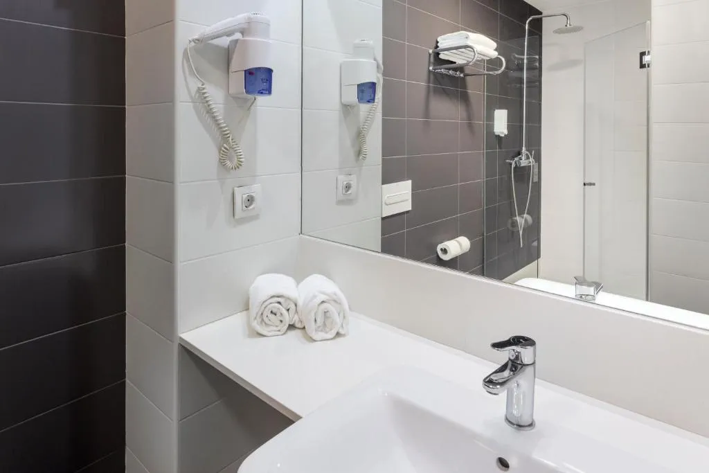 DOUBLE SINGLE USE STANDARD Room, B&B Hotel Barcelona Viladecans, Barcelona