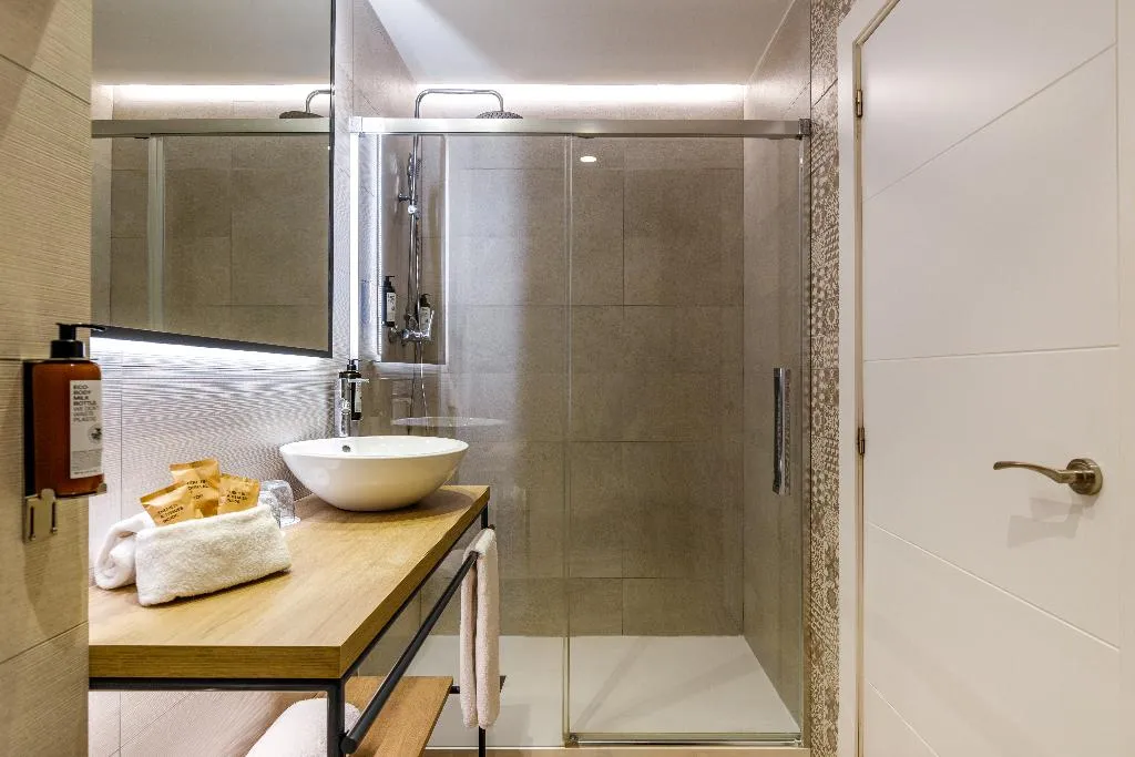 QUADRUPLE STANDARD Room, Petit Palace Plaza de la Reina, Valencia