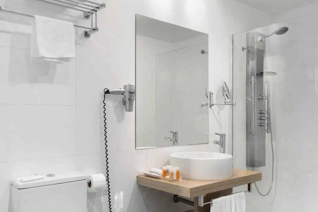 QUADRUPLE STANDARD Room, Petit Palace Alcala, Madrid