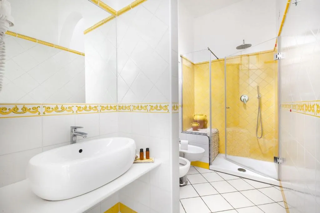 Room, Smeraldo, Naples