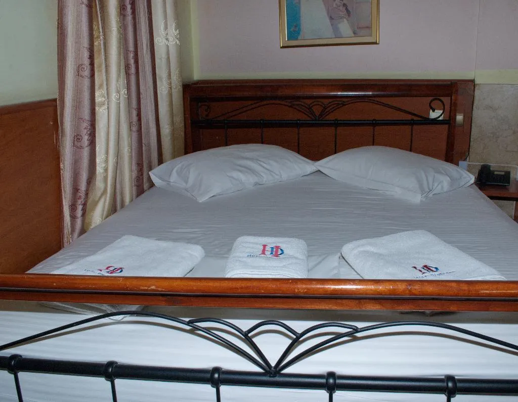 Room, Diethness, Athens