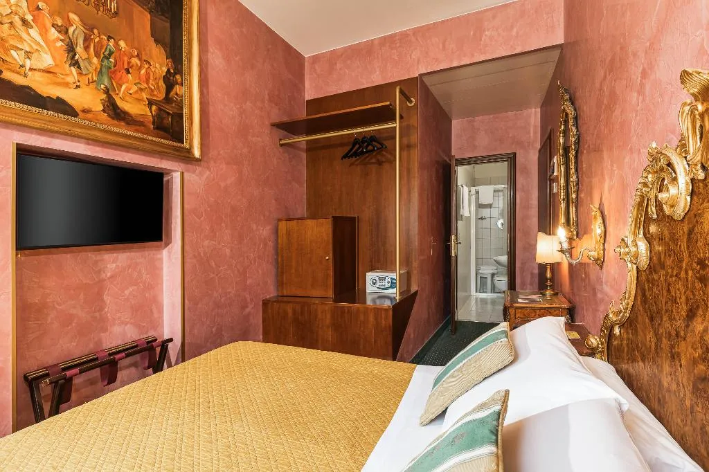 Double or Twin DELUXE CANAL VIEW Room, Marconi, Venice