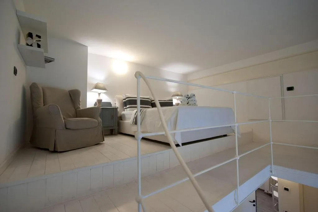 Room, Thea Monza, Milan