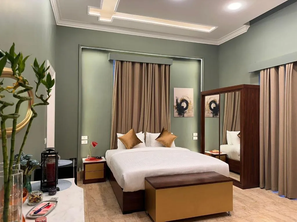 Room, Ga Plus, Cairo