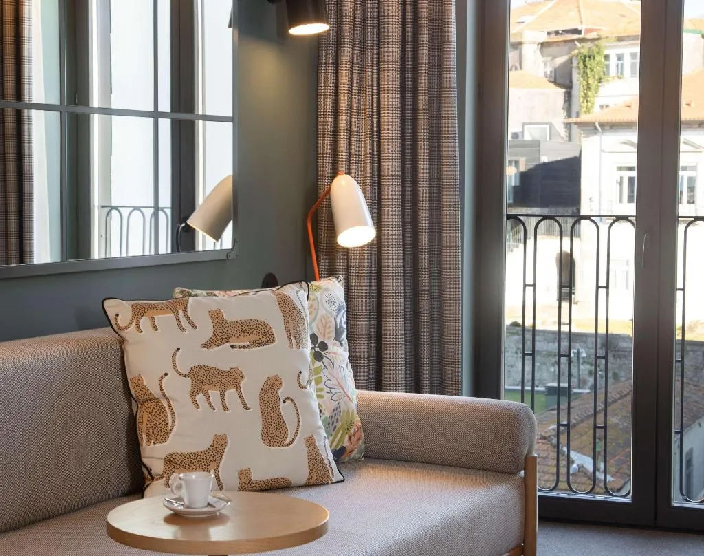 JUNIOR SUITE KING SIZE BED Room, Se Catedral Hotel Porto, Tapestry Collection by Hi, Porto