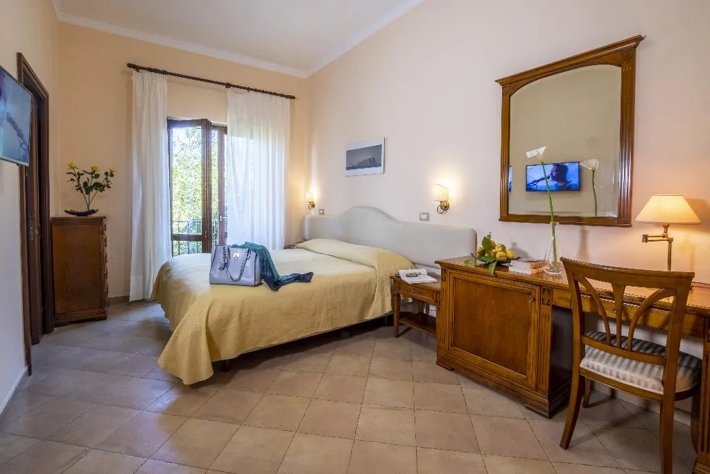 Double or Twin COMFORT Room, Il Roseto Resort, Naples