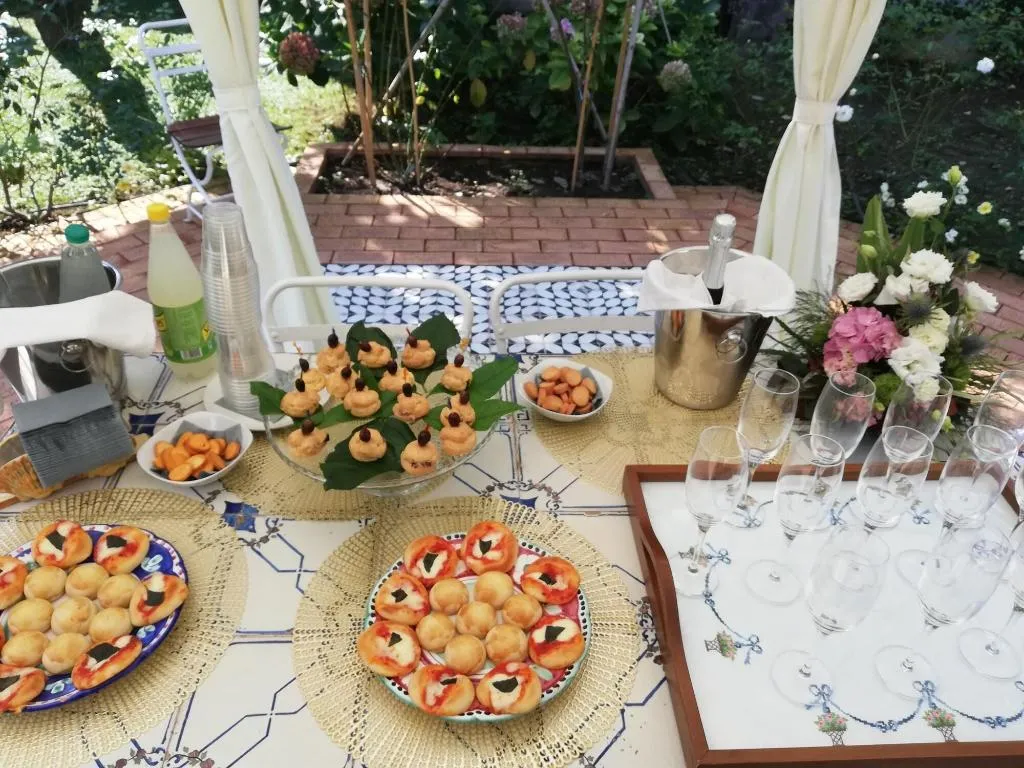 Sports and Entertainment, Villa Manning Relais, Naples