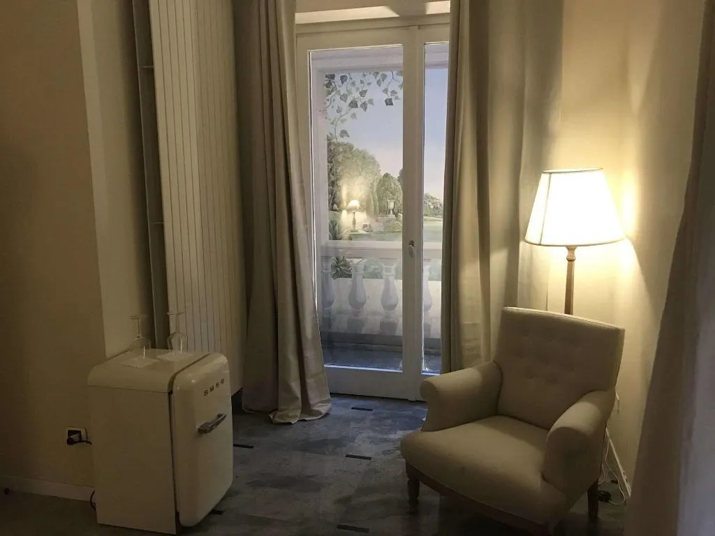 Room, Thea Monza, Milan