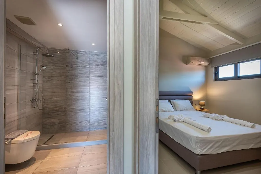 Room, Papillon, Zante