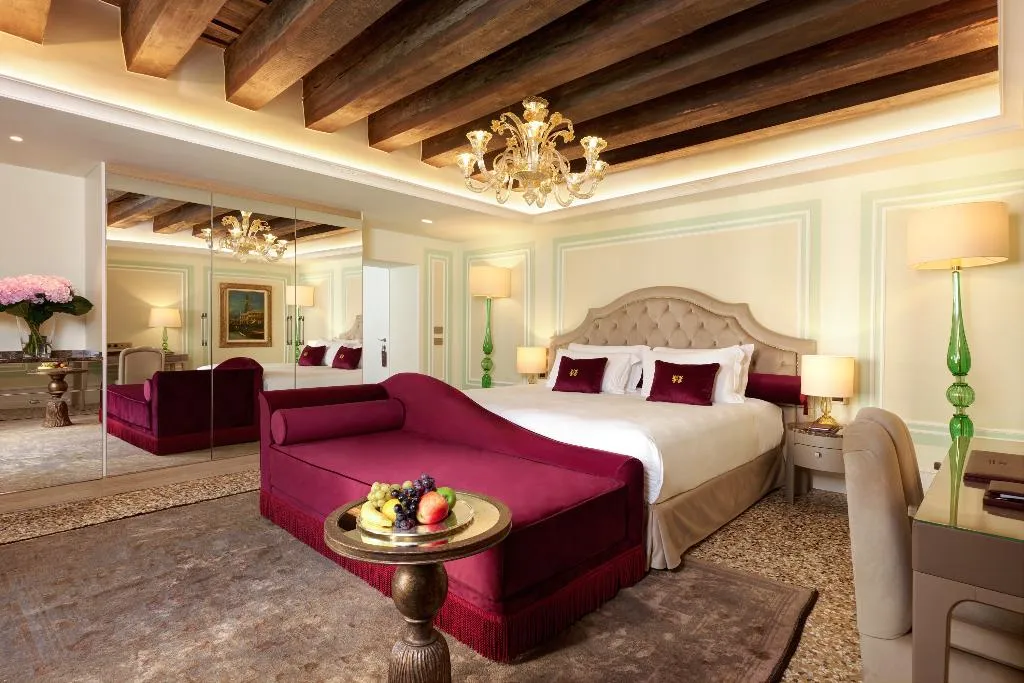 JUNIOR SUITE STANDARD Room, Palazzo Giovanelli e Gran Canal, Venice