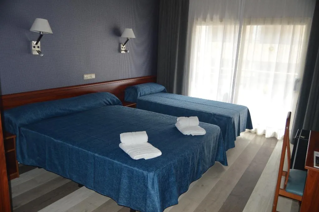 TRIPLE STANDARD Room, Hotel Acacias Suites & Spa, Costa Brava