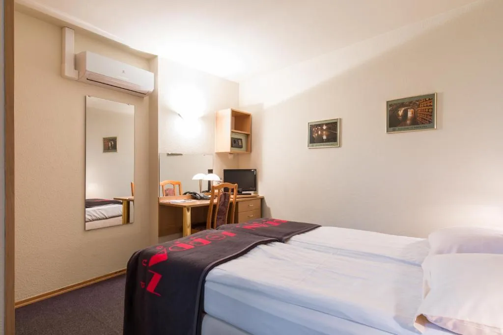 DOUBLE ECONOMY Room, Jordan Guest Rooms, Krakow