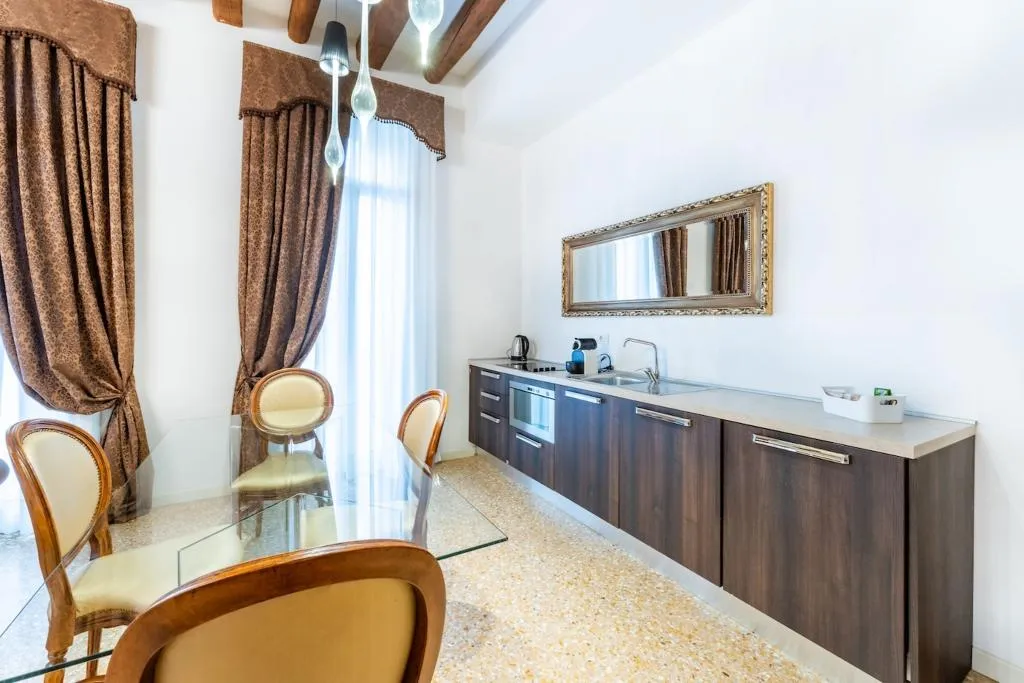 APARTMENT DELUXE CAPACITY 4 Room, San Teodoro Palace  - Luxury Apartments, Venice