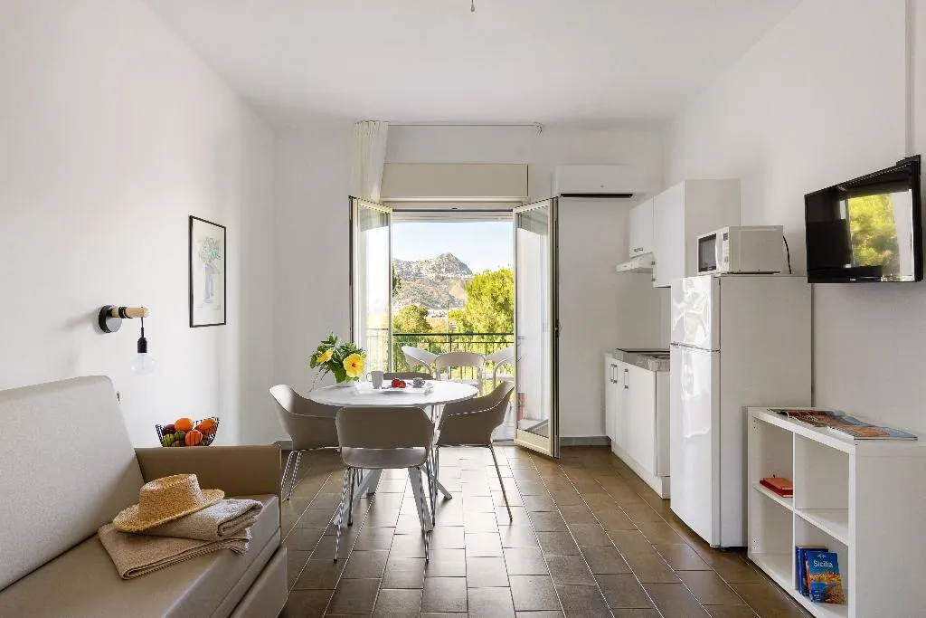 QUADRUPLE WITH BALCONY Room, Villa Collina, Taormina