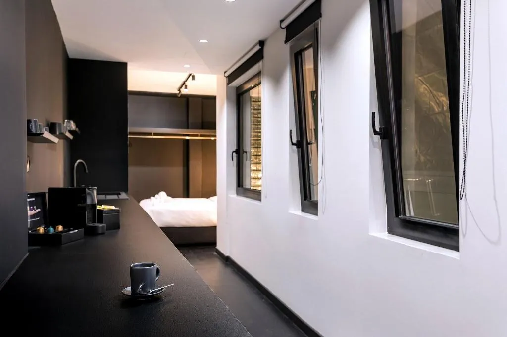 Room, Nin&Bau Sarri 2, Athens
