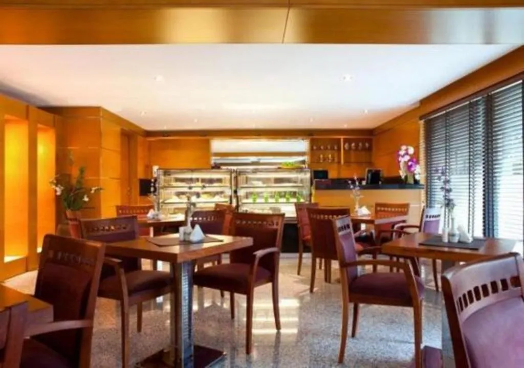 Restaurant, Golden Sands 10, Dubai
