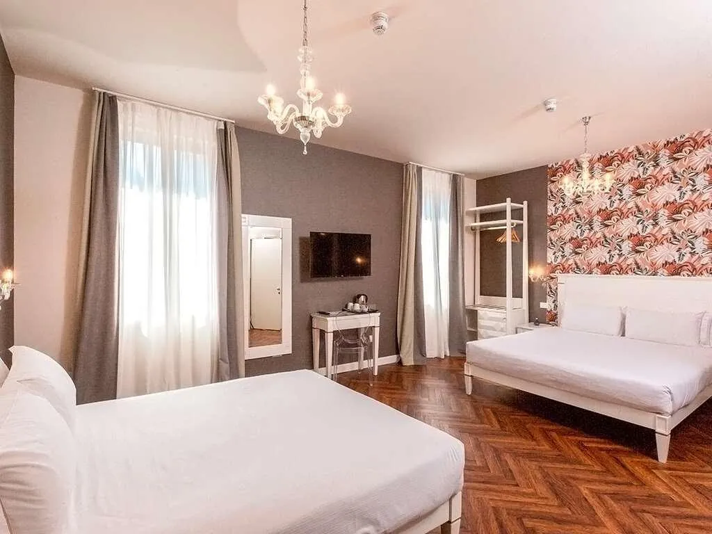 Room, Sonder Salute Palace, Venice