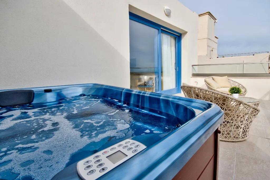 Double or Twin DELUXE WITH JACUZZI Room, The British Suites, Malta