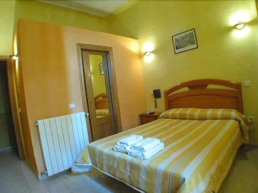 Room, Josefina Hostal, Madrid