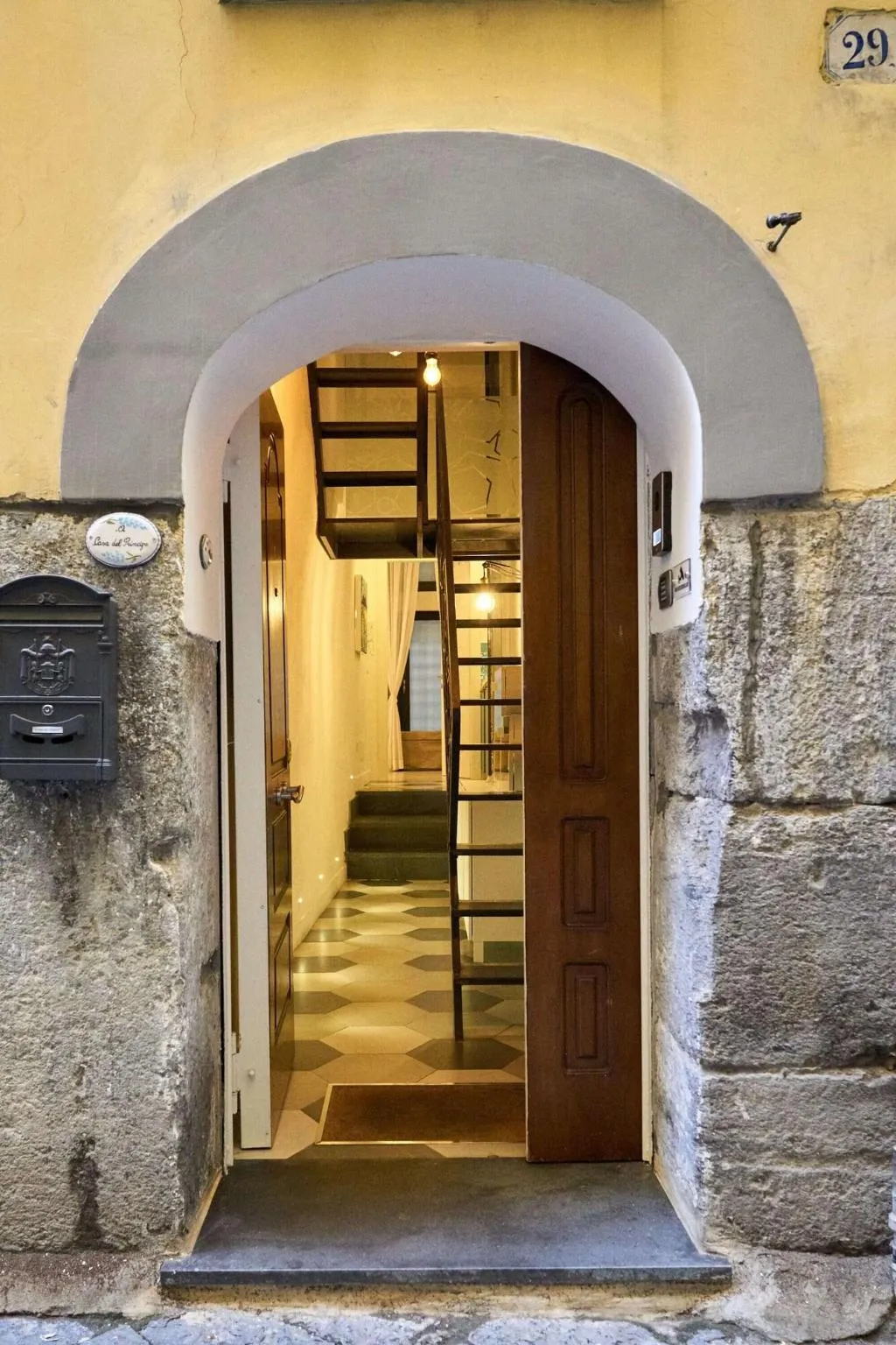 General view, A Casa Del Principe, Naples