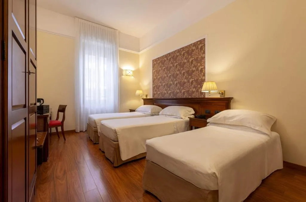 TRIPLE STANDARD Room, Lancaster Hotel, Milan