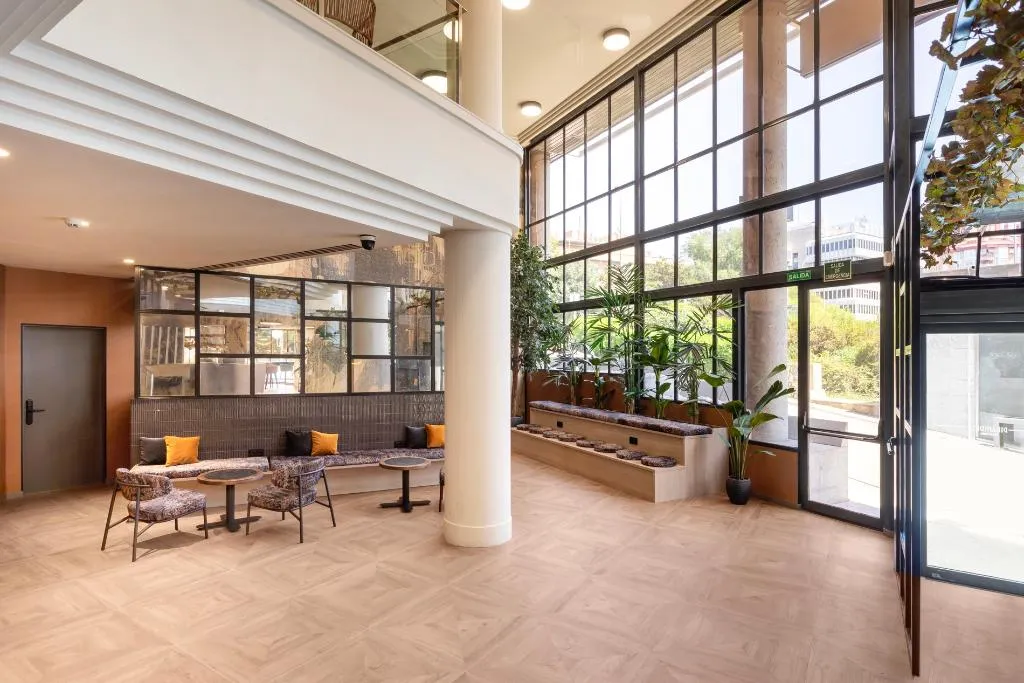 Lobby, Acta Piramides, Madrid