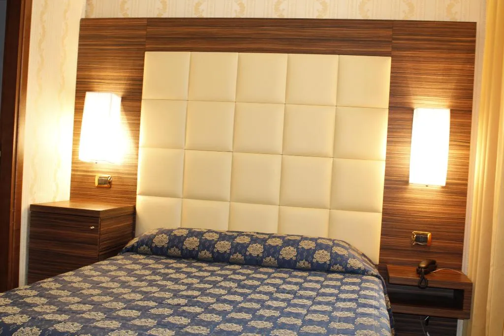 DOUBLE STANDARD Room, LH Grand Hotel Hermitage, Rome