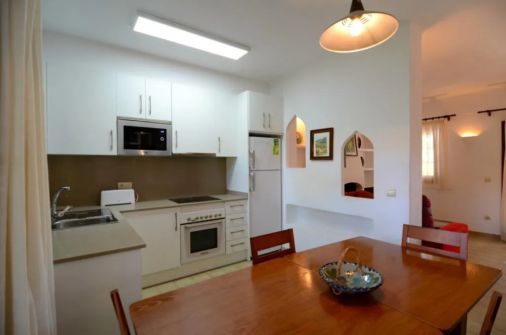 APARTMENT CAPACITY 7 THREE BEDROOMS Room, Piverd Golf, Costa Brava