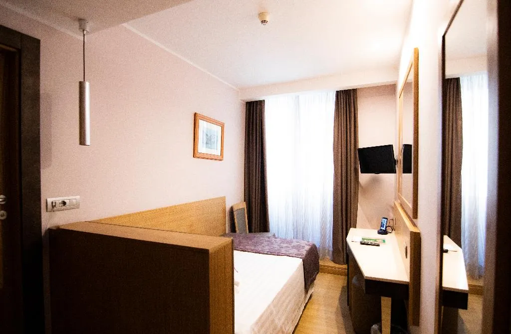 DOUBLE BASIC Room, Giolli Nazionale, Rome
