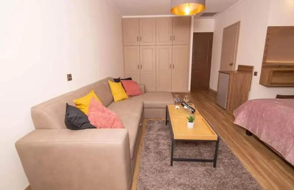 Room, Mont Helmos, Athens