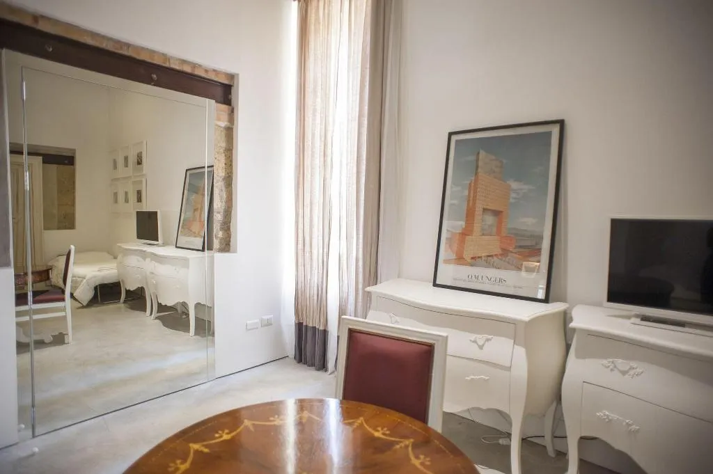 Room, Belledonne Suite & Gallery, Naples