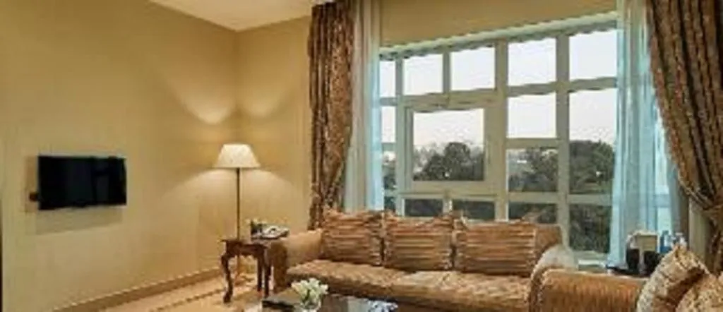 Room, Triumph Plaza Hotel, Cairo