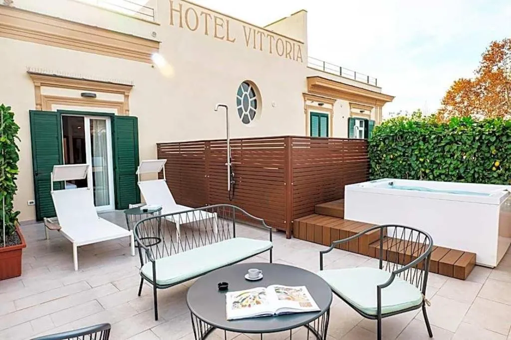 Room, Hotel Vittoria, Naples