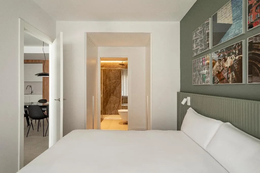 FAMILY ROOM STANDARD Room, Europa Apartments, Barcelona