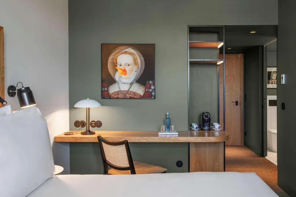 DOUBLE SUPERIOR CITY VIEW Room, Se Catedral Hotel Porto, Tapestry Collection by Hi, Porto