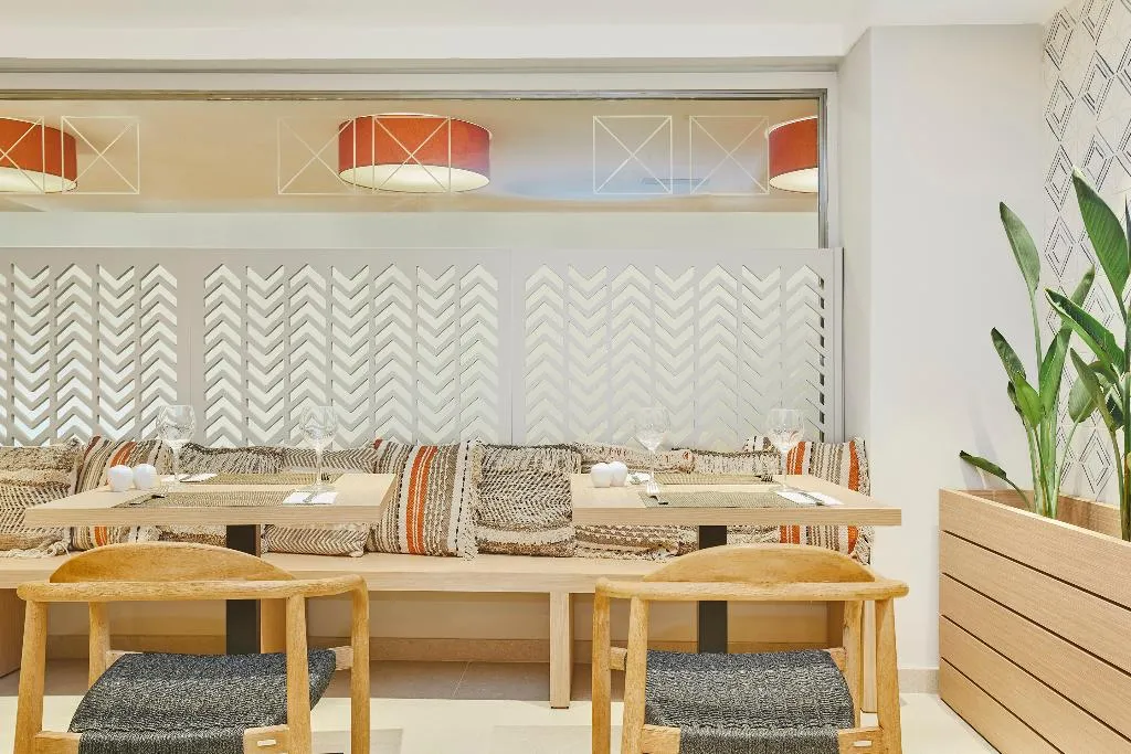 Bar, Universal Aparthotel Don Camilo, Majorca