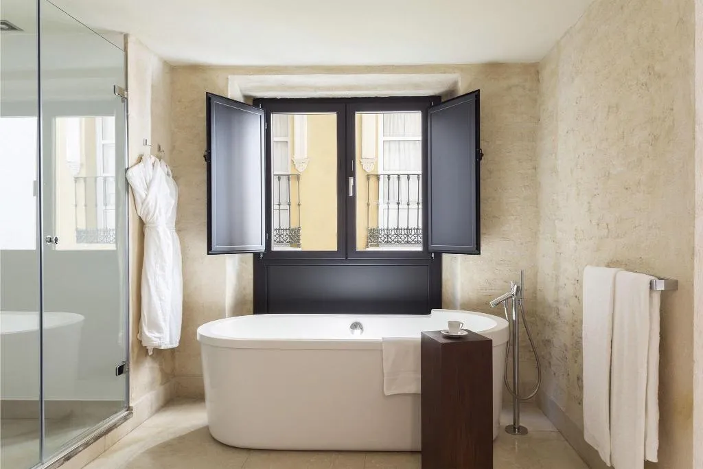 JUNIOR SUITE WITH VIEWS Room, Mercer EME Catedral Hotel, Seville