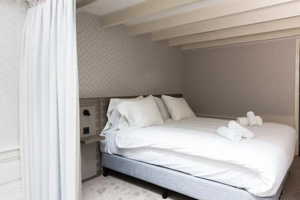 APARTMENT TWO BEDROOMS Room, Amsterdam Canal Suites, Amsterdam
