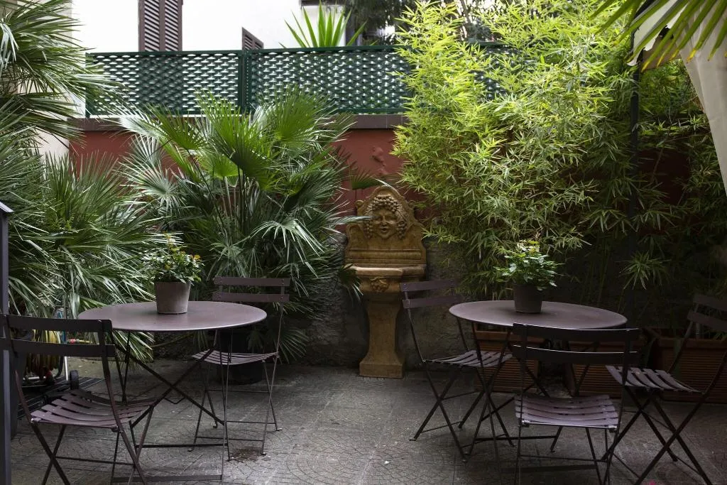 Terrace, Colombia, Milan