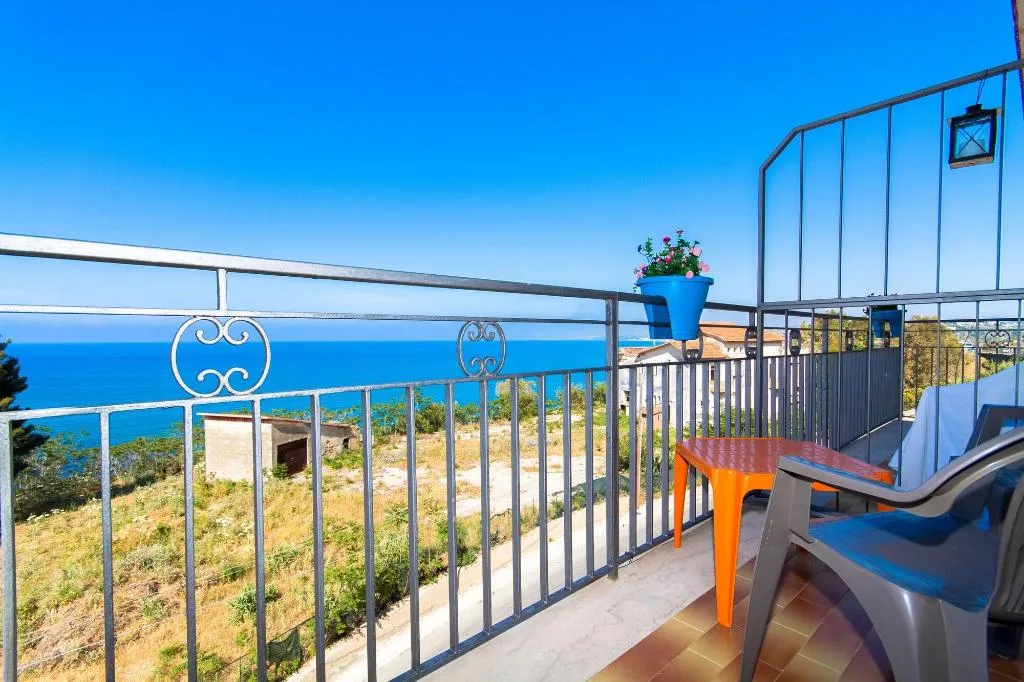 General view, B&B A Mare, Palermo