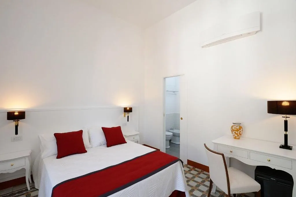 Room, Amalfi Luxury House, Naples