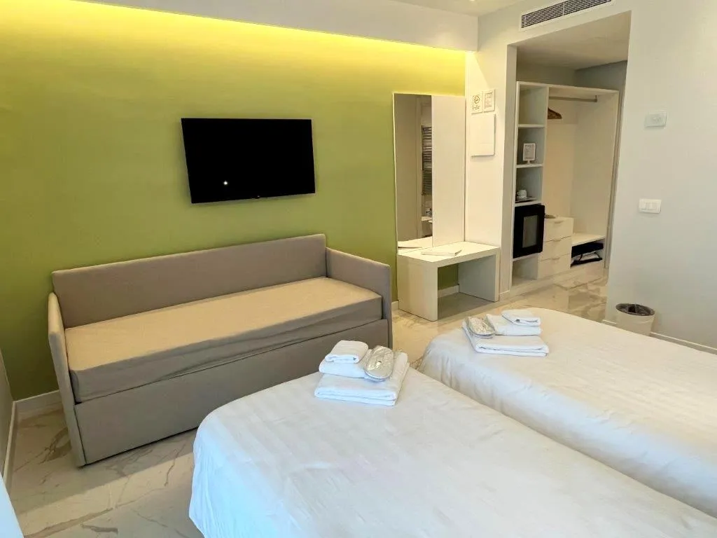 Double or Twin WITH VIEWS Room, Hotel Alpha, Naples